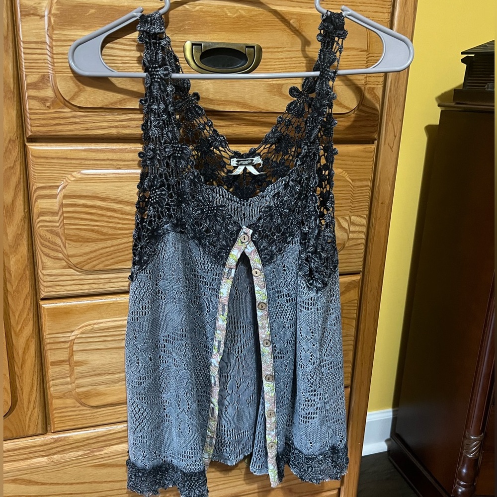 Buckle Gimmicks Flowy Top!